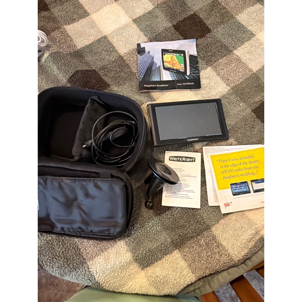 Garmin Portable GPS Navigator System with‎ Body Glove Case and Car Mount Bundle